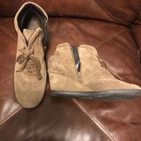 COPY - Aresoles. Short boot.  Wedge. Inside zipper - Picture 2 of 3